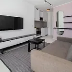 Gorgeous Front Facing Apartment Flamingo 601