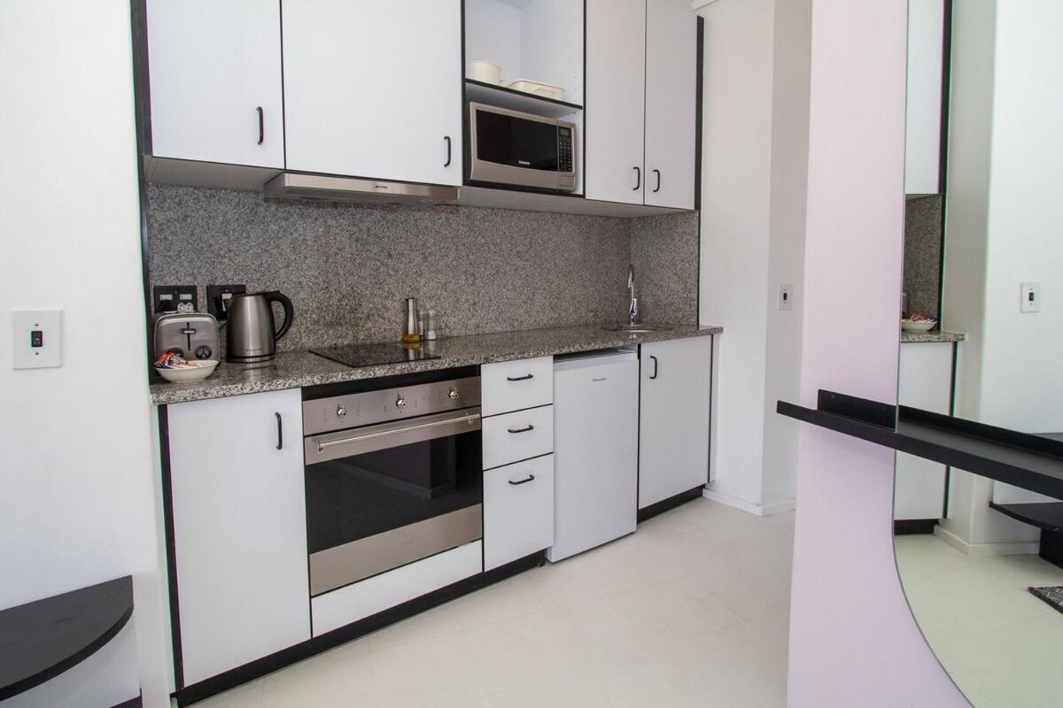 Gorgeous Front Facing Flamingo 601 Apartment
