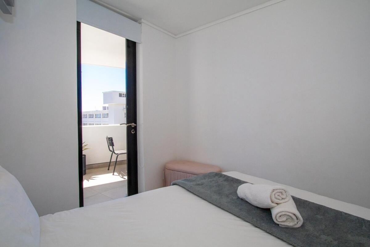 Gorgeous Front Facing Flamingo 601 Apartment Cape Town