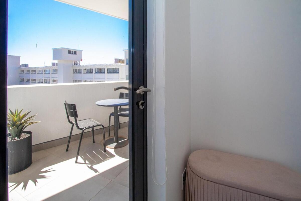 Gorgeous Front Facing Flamingo 601 Apartment