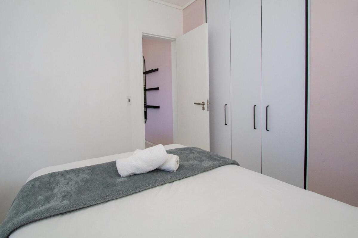 Gorgeous Front Facing Flamingo 601 Cape Town