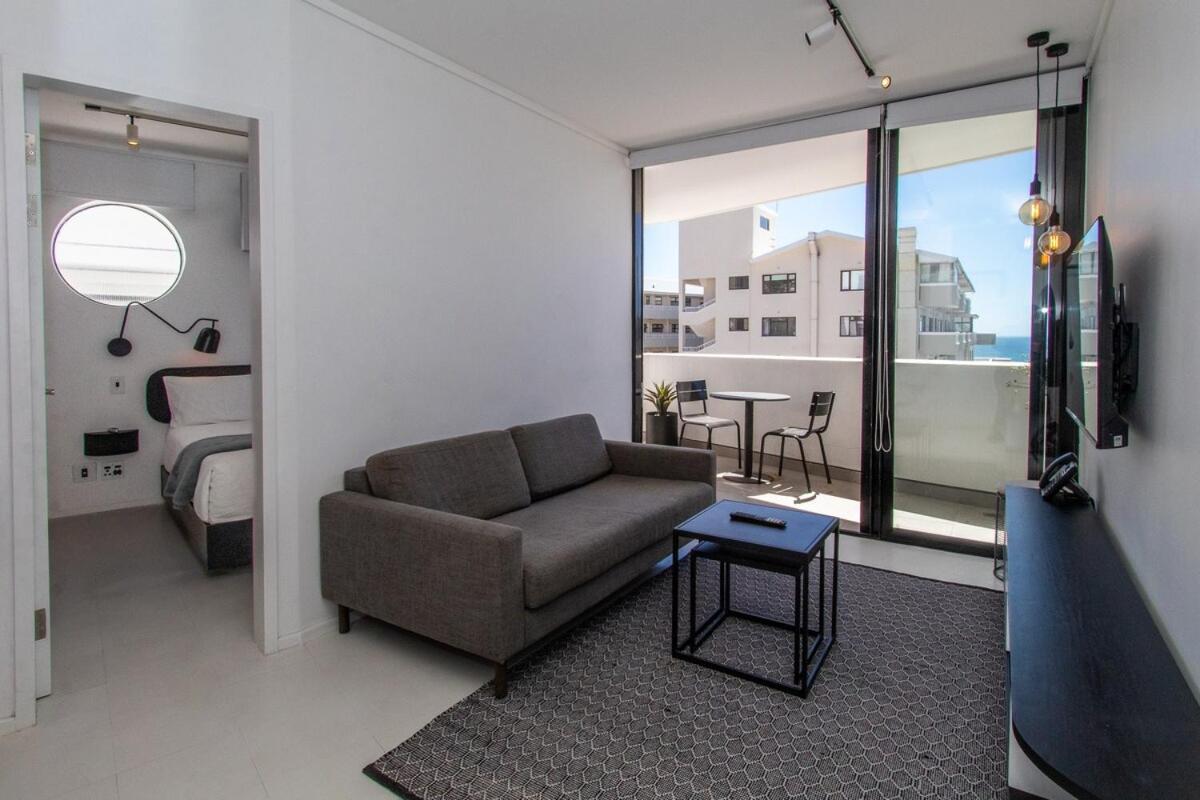 Gorgeous Front Facing Flamingo 601 Apartment *